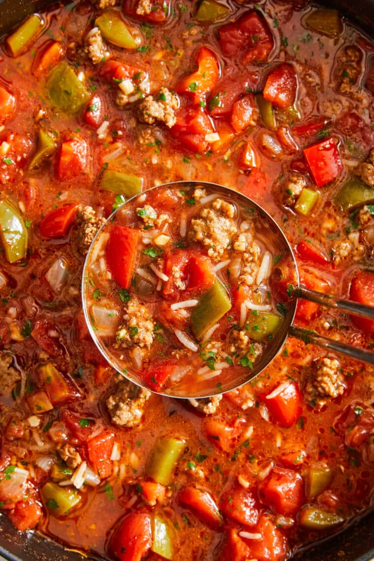 Stuffed Pepper Soup - A super easy, fast, budget-friendly one pot dinner! So hearty and so so cozy with ground beef, rice and bell peppers.
