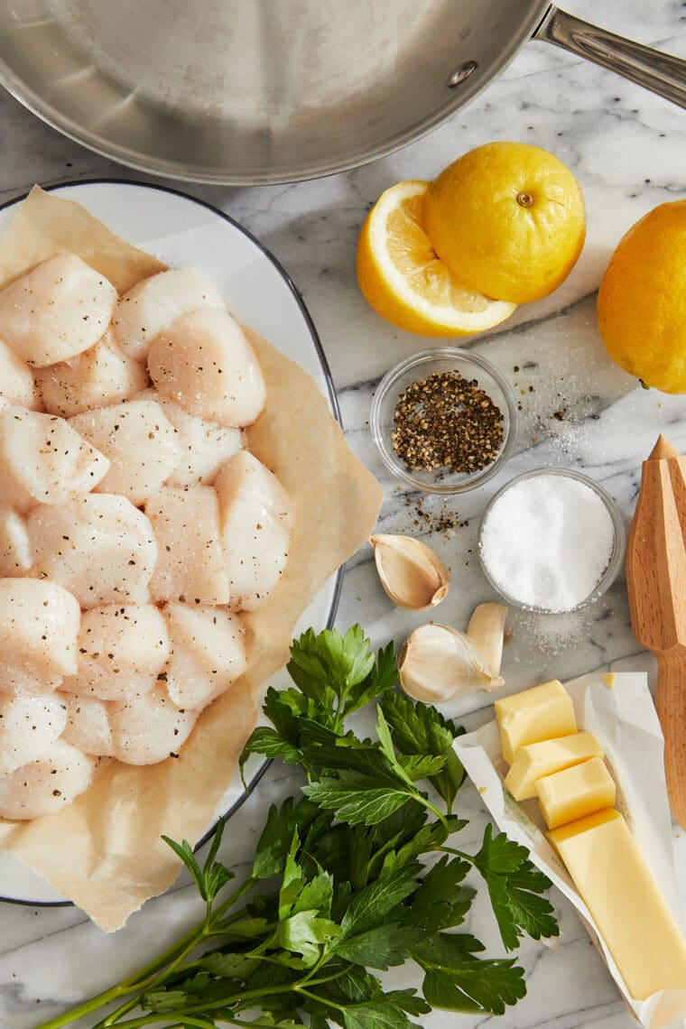 Lemon Butter Scallops - All you need is 5 ingredients + 10 minutes for the most amazing, buttery scallops ever. So easy, so simple, so fancy!