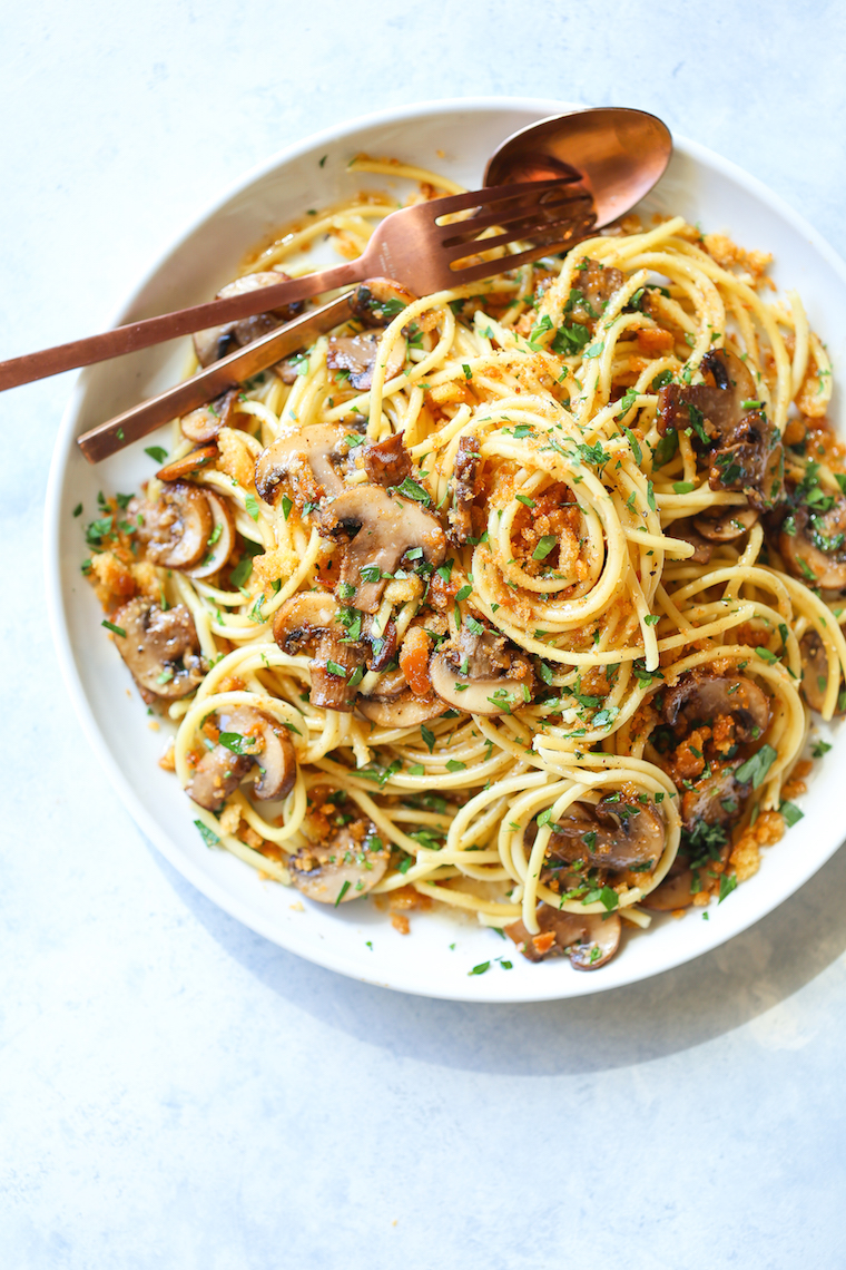 Brown Butter Mushroom Pasta - Whip this up in less than 30 min. So buttery, so garlicky, and so easy! Loaded with thyme mushrooms and toasted breadcrumbs!