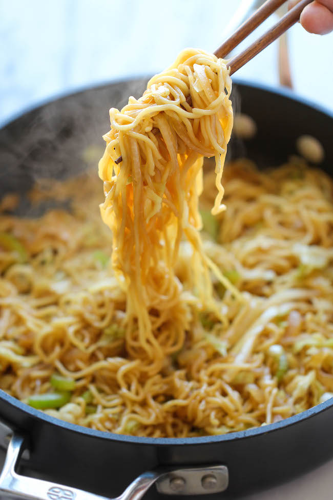 Panda Express Chow Mein Copycat - Tastes just like Panda Express except it takes just minutes to whip up and tastes a million times better!