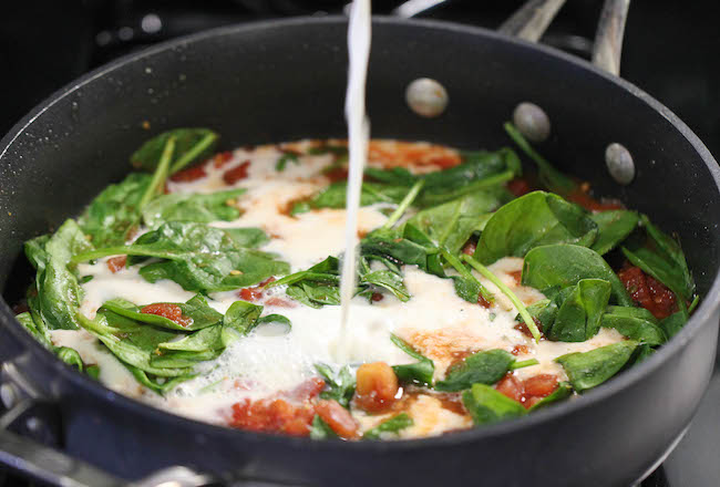 Spinach Tomato Tortellini - The most unbelievably creamy tortellini you will make in just 15 min. Doesn't get easier or tastier than that!