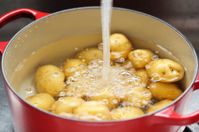 Garlic Smashed Potatoes - These potatoes are incredibly tender on the inside yet amazingly crisp on the outside!