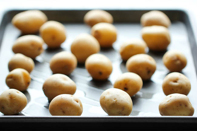 Garlic Smashed Potatoes - These potatoes are incredibly tender on the inside yet amazingly crisp on the outside!