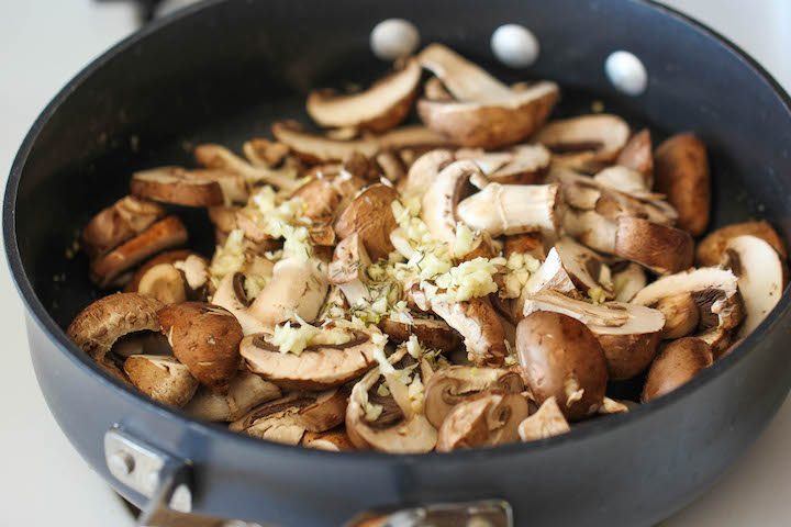 Garlic Mushroom Quinoa - An easy, healthy side dish that you'll want to make with every single meal!