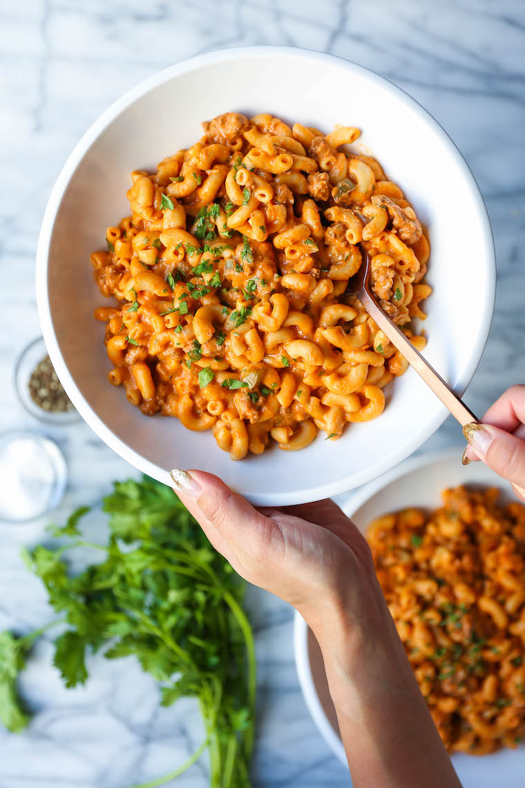 Instant Pot Cheeseburger Mac and Cheese - Cheeseburger macaroni? YES, PLEASE! Hamburger meat, pasta and an epic cheese sauce. All made in ONE POT. Too easy!