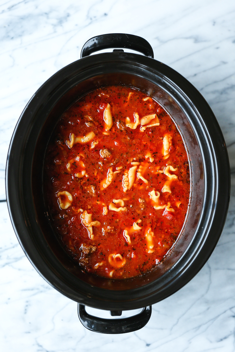 Slow Cooker Lasagna Soup - All the best flavors of lasagna made right into a soup! Made so effortlessly right in your crockpot. Simply set and forget! EASY!