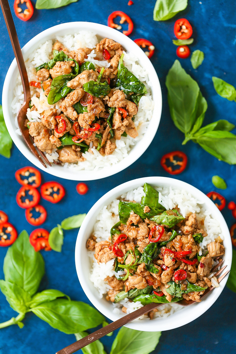 Thai Basil Chicken Bowls - A 30-minute meal with less than 400 calories per serving? YES AND YES!!! It's so quick to whip up, budget-friendly, and SO GOOD!